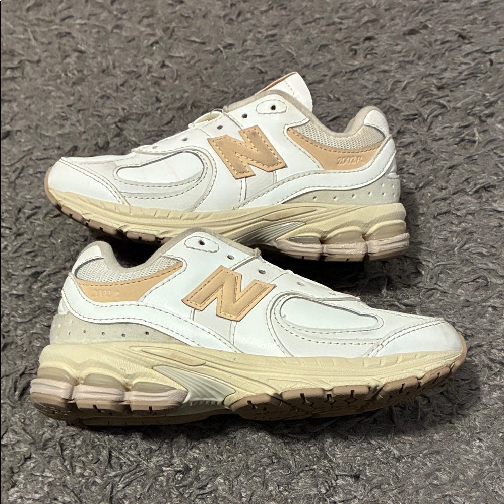 New balance 2002r